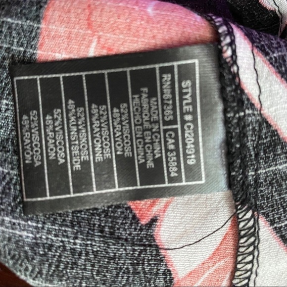 NWT Cupcakes and Cashmere Bixby Floral Top - Picture 6 of 6